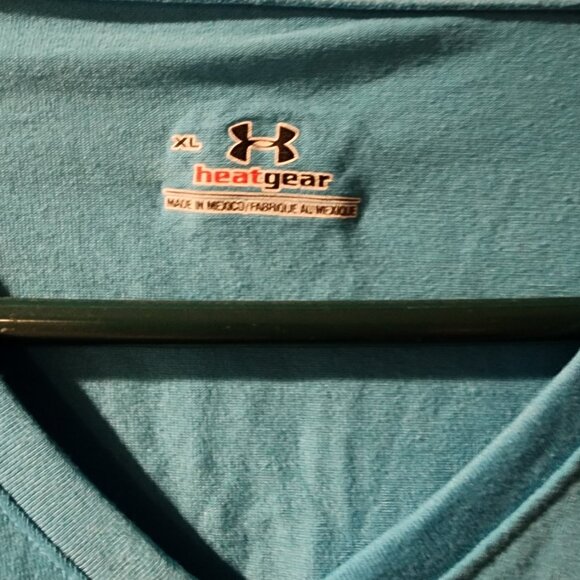 Under Armour HeatGear Short Sleeve V-Neck Tee – Women’s XL – Bright Blue - Picture 3 of 5